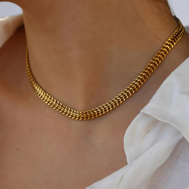 Solara – Gold Herringbone Chain Necklace