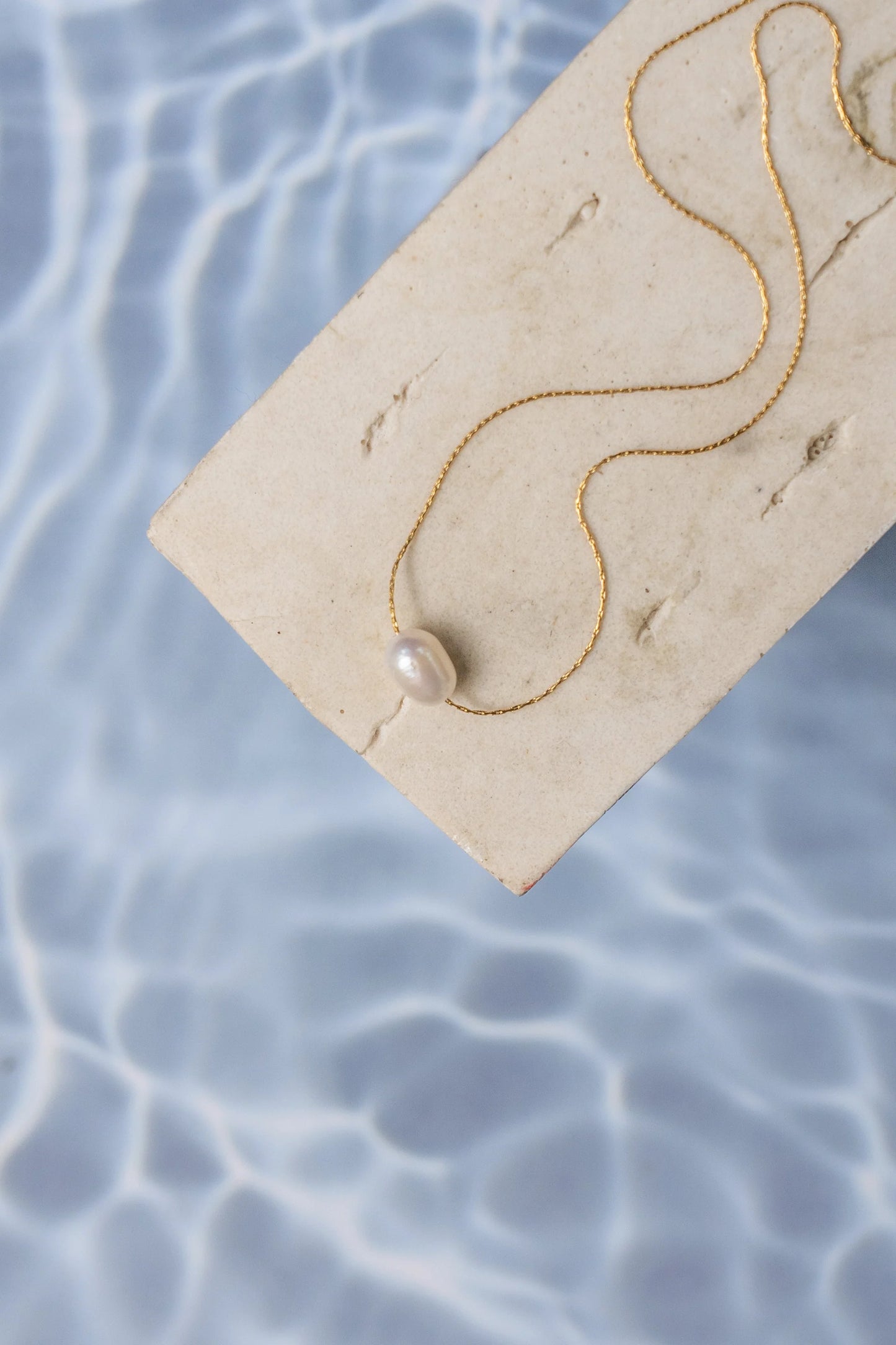 Aurora Duo – Gold Chain with Twin Freshwater Pearls