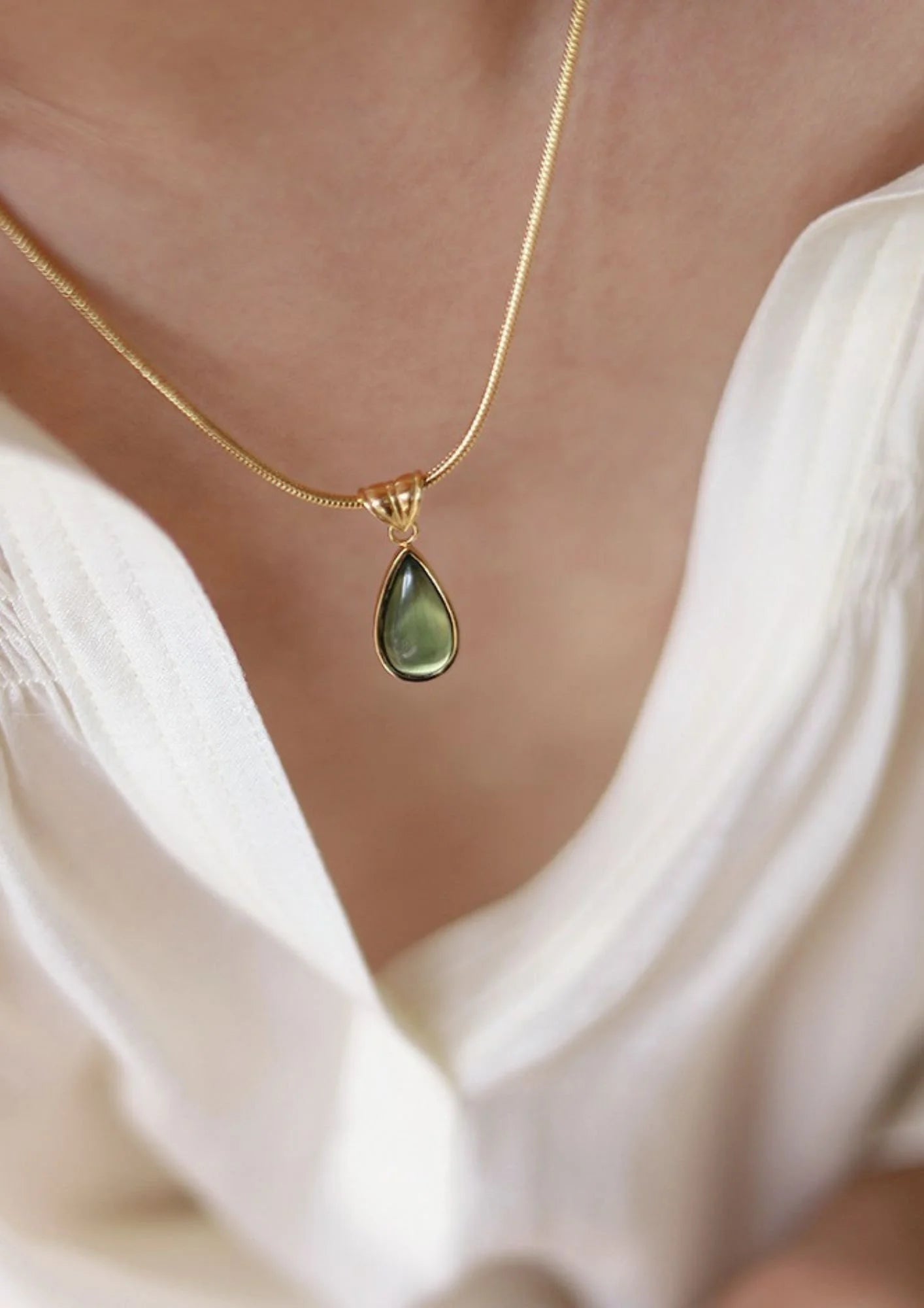 Aurora Drop – Gold Necklace with Green Teardrop Pendant