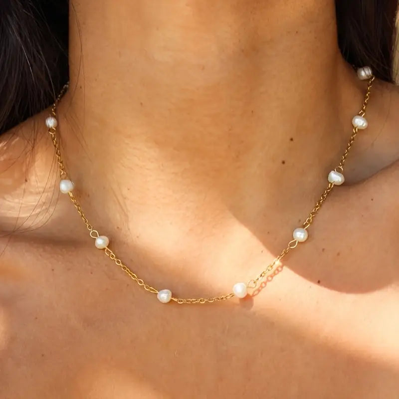 Aurora Pearl Whisper – Delicate Gold Chain with Freshwater Pearls