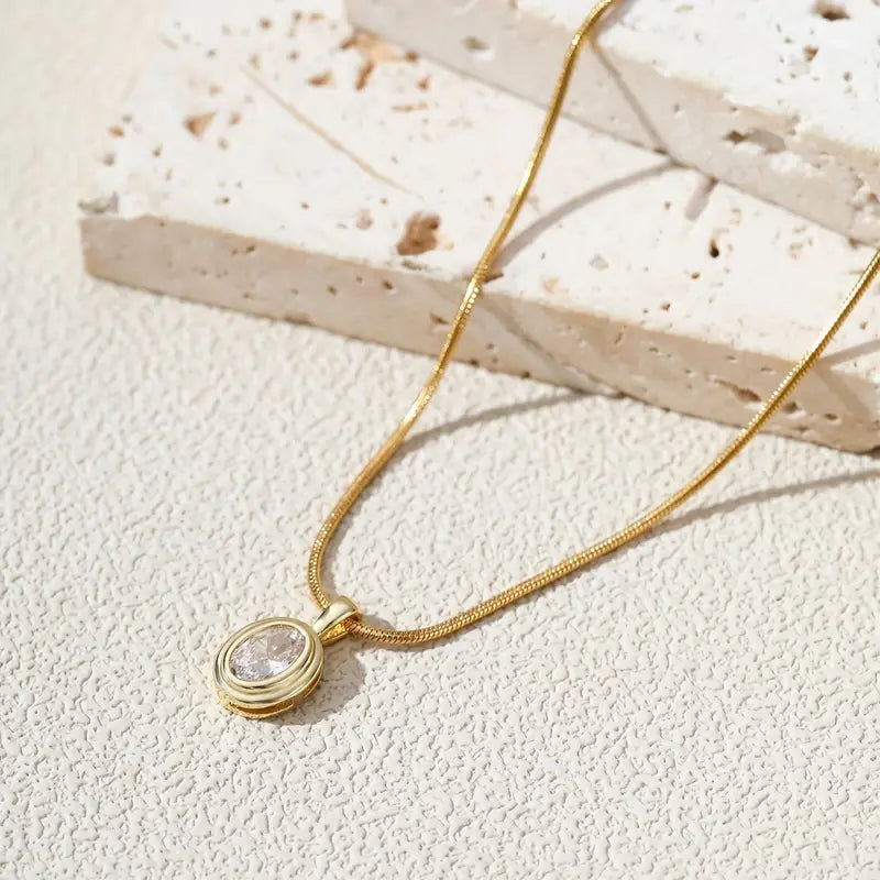 Aurelia – Gold Oval Crystal Pendant Necklace