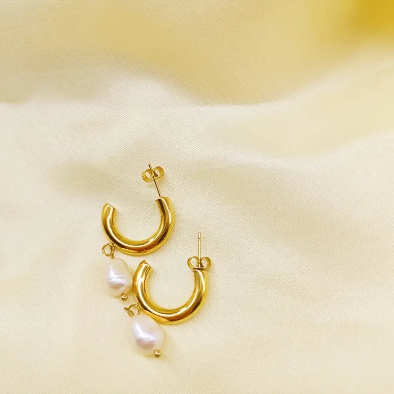 Solara Pearl Drop – Gold Hoop Earrings with Single Freshwater Pearl