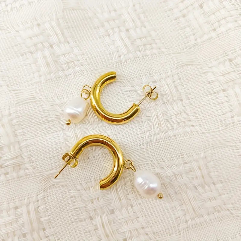 Solara Pearl Drop – Gold Hoop Earrings with Single Freshwater Pearl