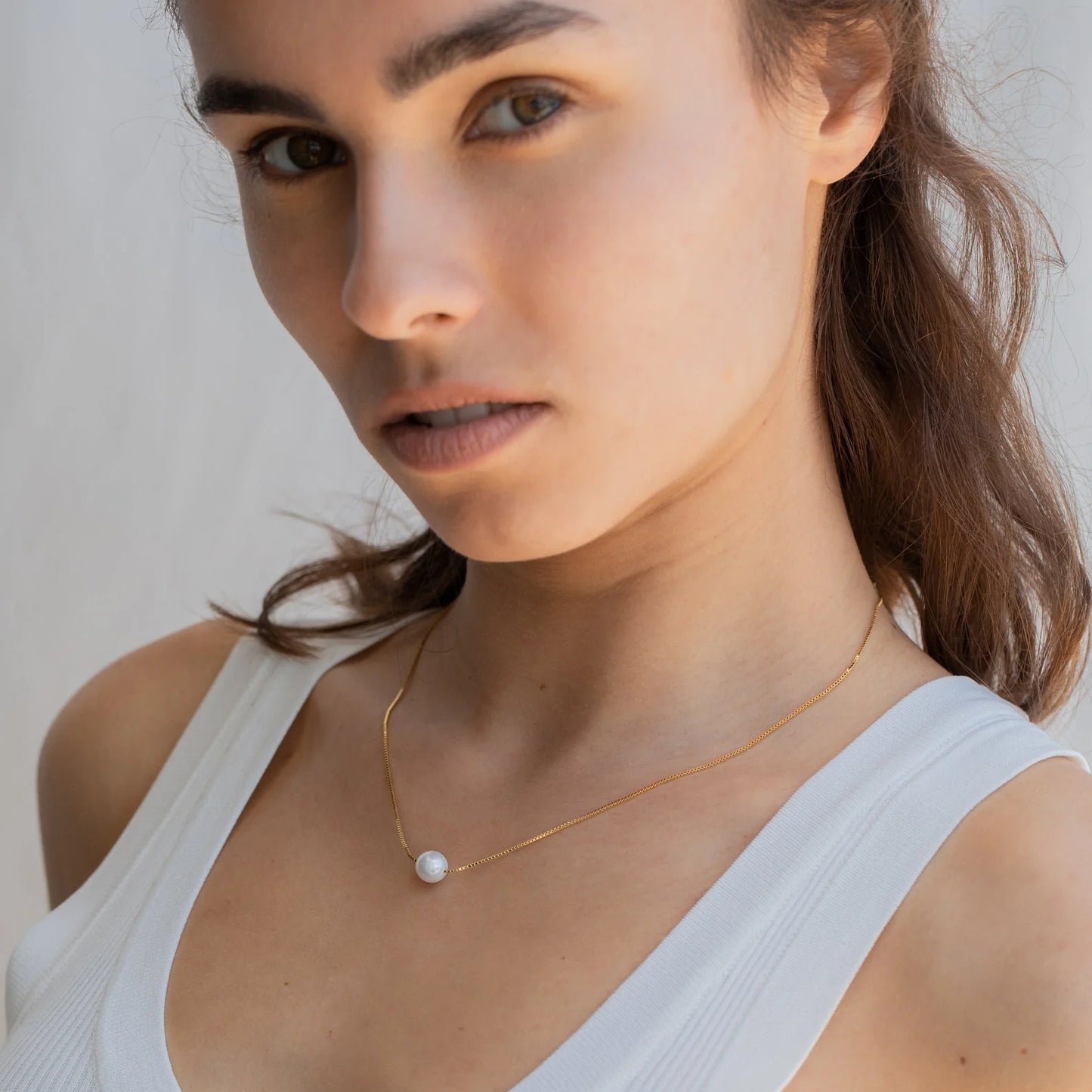 Aurora Duo – Gold Chain with Twin Freshwater Pearls