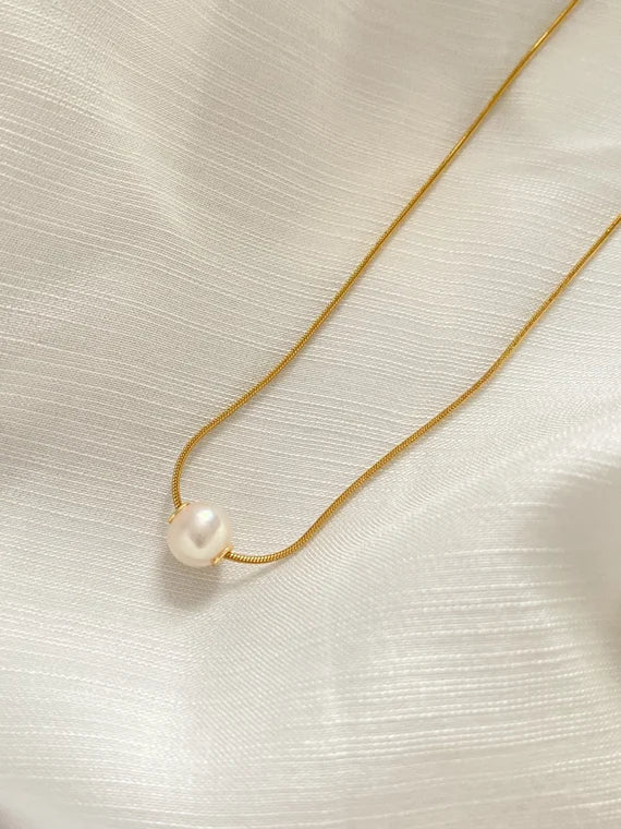 Aurora Duo – Gold Chain with Twin Freshwater Pearls