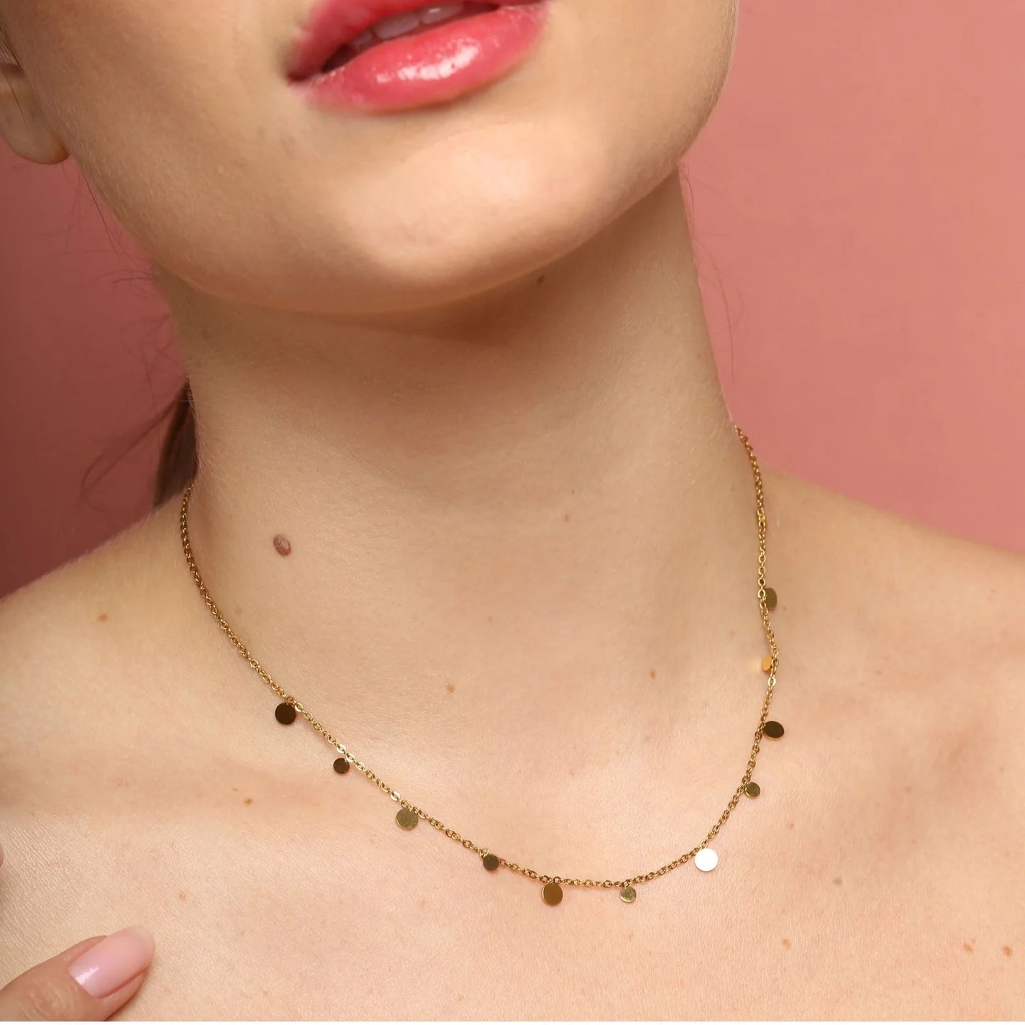 Luna Dots – Delicate Gold Disc Necklace