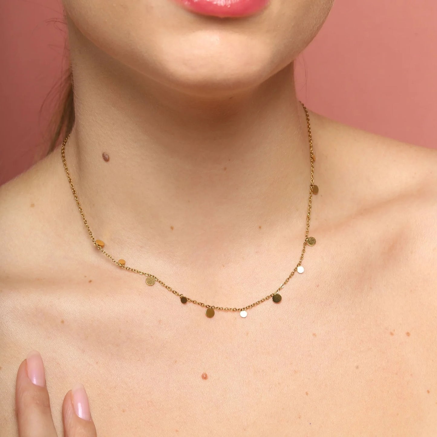 Luna Dots – Delicate Gold Disc Necklace