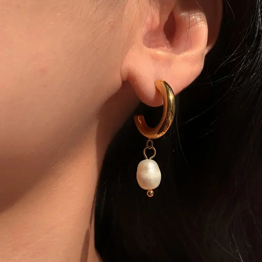Solara Pearl Drop – Gold Hoop Earrings with Single Freshwater Pearl