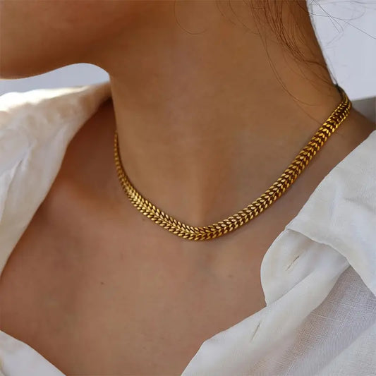 Solara – Gold Herringbone Chain Necklace