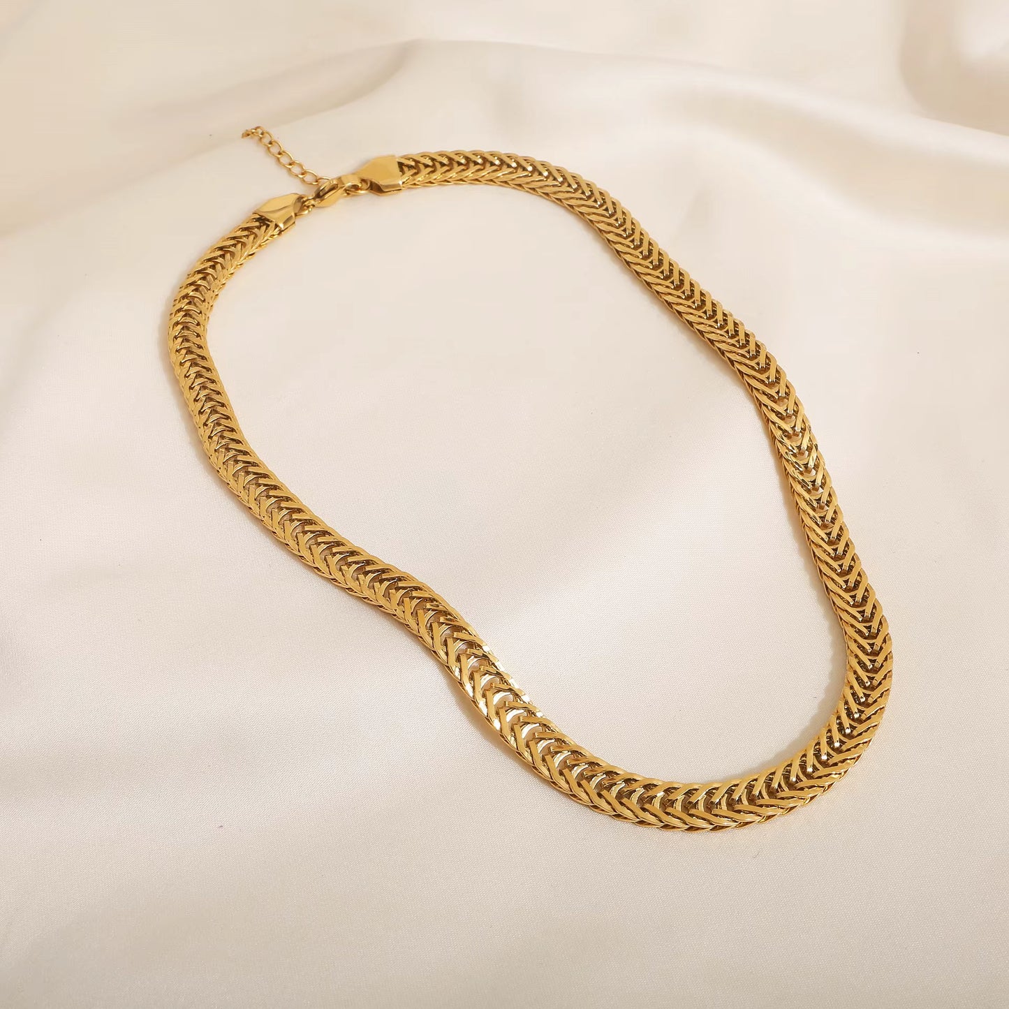 Solara – Gold Herringbone Chain Necklace