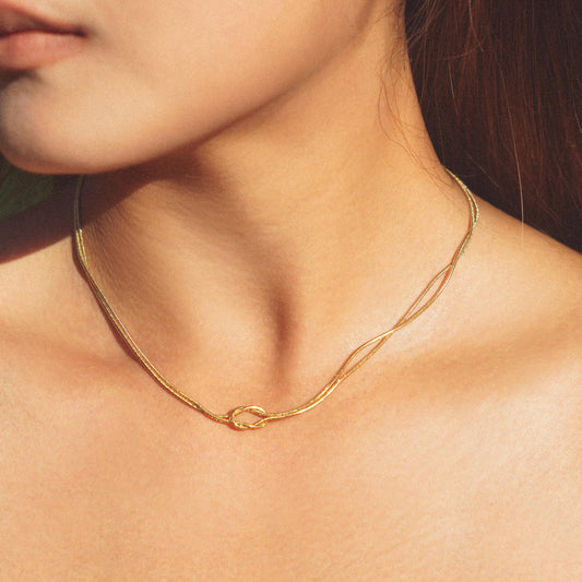 Eterna – Gold Knot Necklace