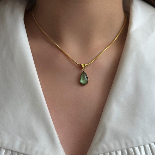 Aurora Drop – Gold Necklace with Green Teardrop Pendant